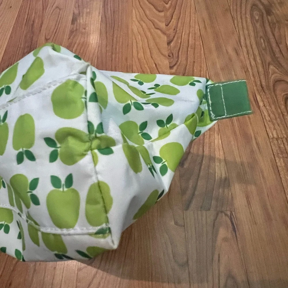 Clinique Green Apple Makeup bag set - Picture 3 of 10